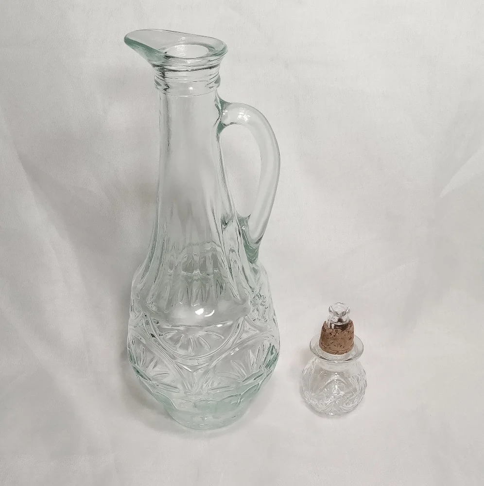 Vintage Daisy Green clear Glass Decanter pitcher cork stopper. - Picture 10 of 13